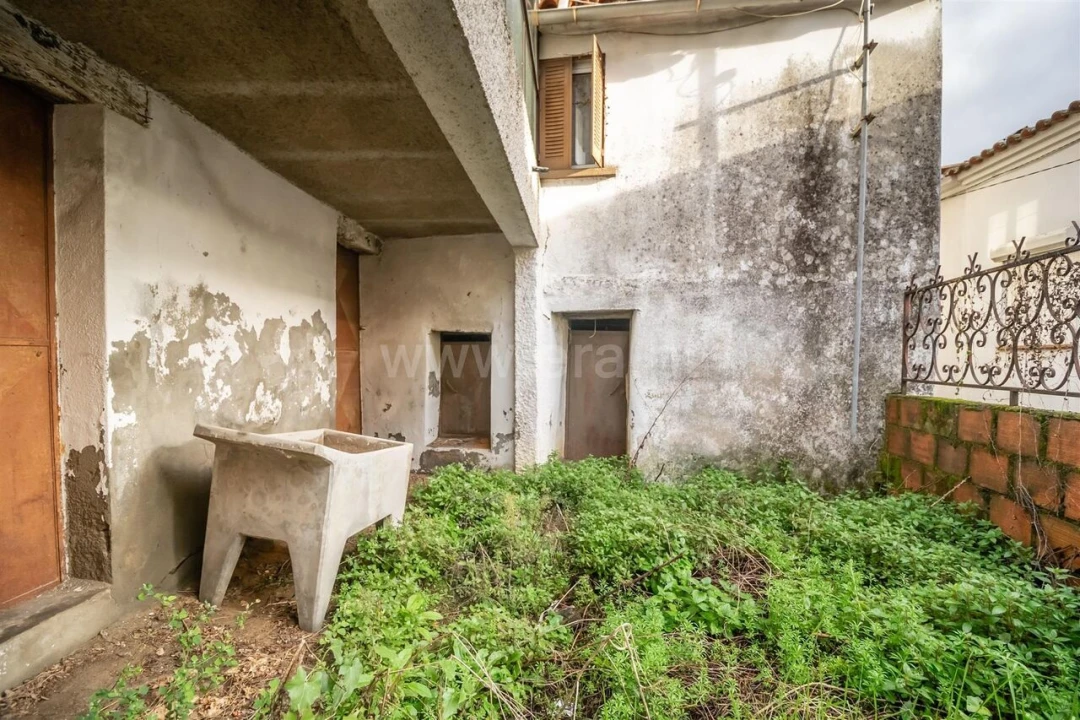 Moradia T2 para Venda em Peso e Vales do Rio Foto 2