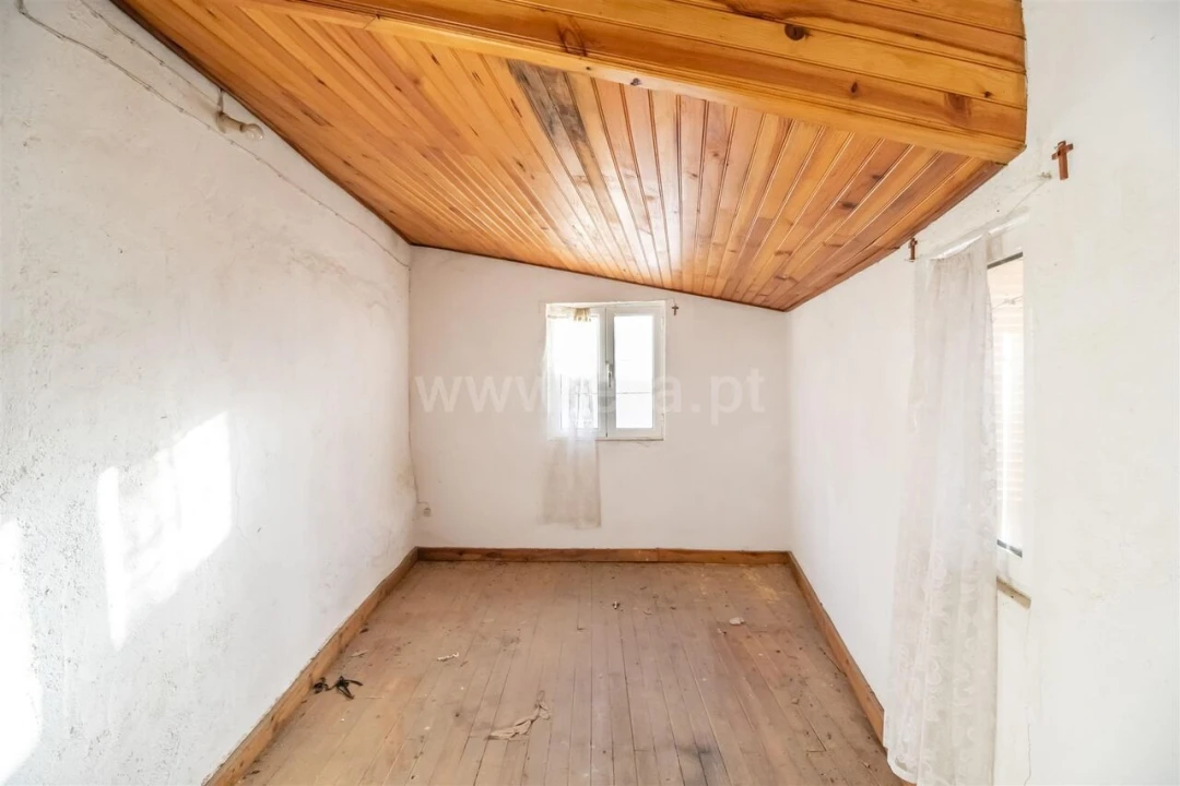 Moradia T2 para Venda em Peso e Vales do Rio Foto 10