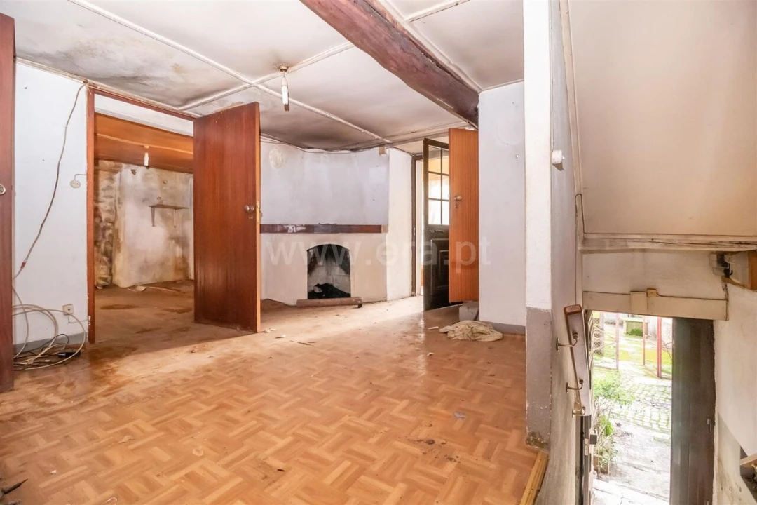 Moradia T2 para Venda em Peso e Vales do Rio Foto 3