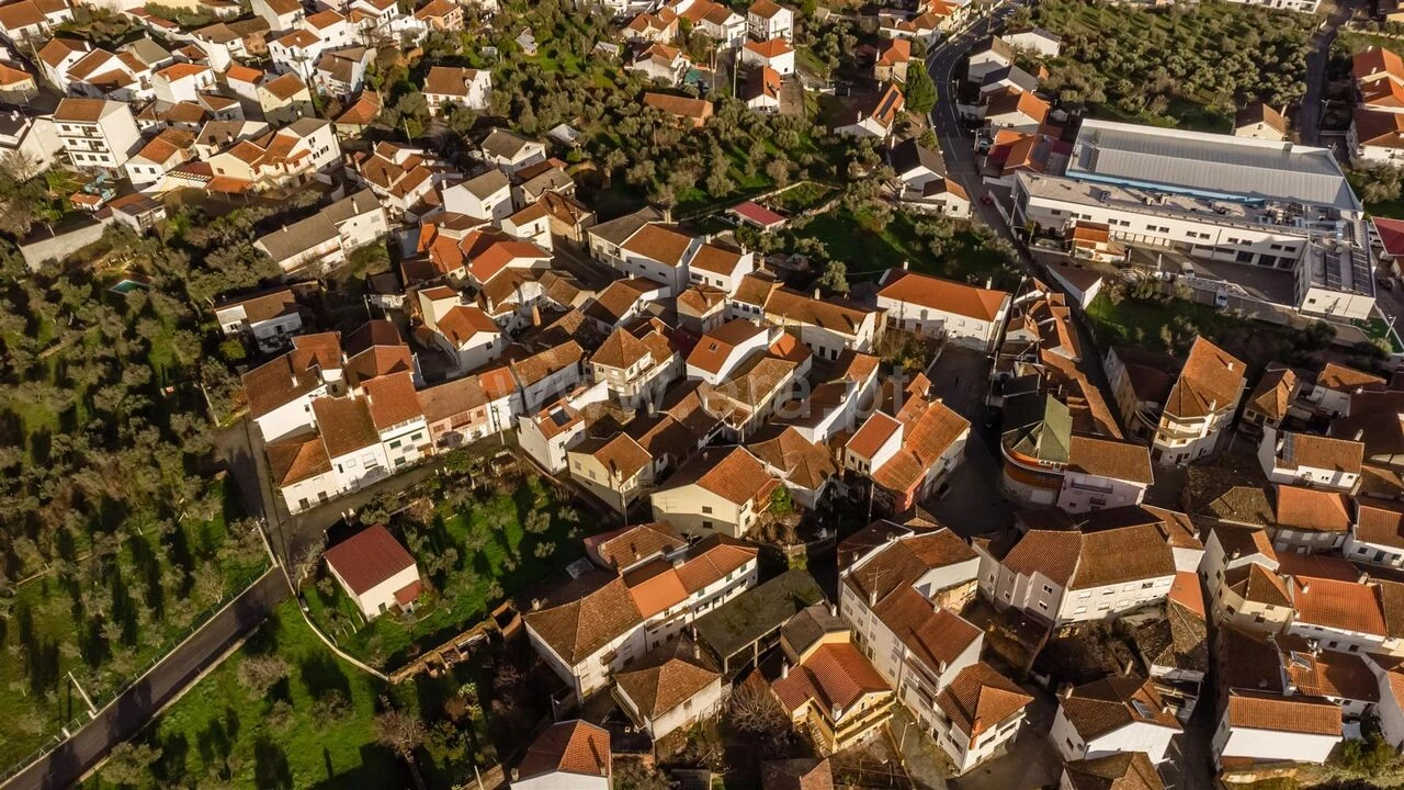 Moradia T2 para Venda em Peso e Vales do Rio Foto 18