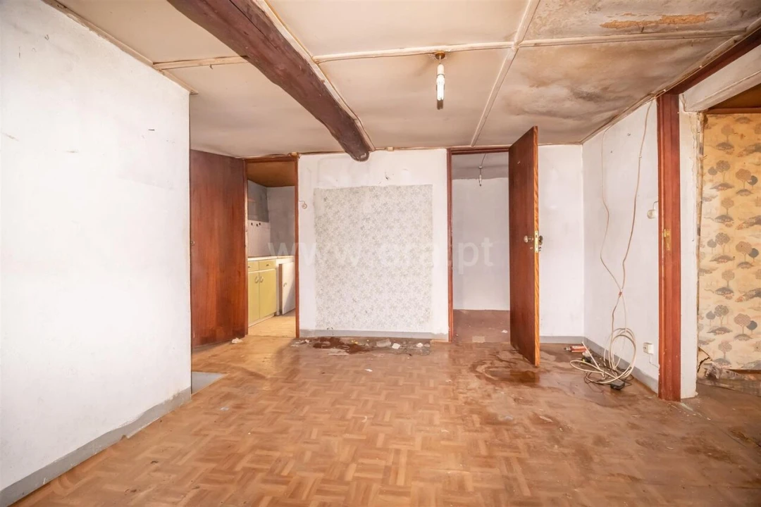 Moradia T2 para Venda em Peso e Vales do Rio Foto 4