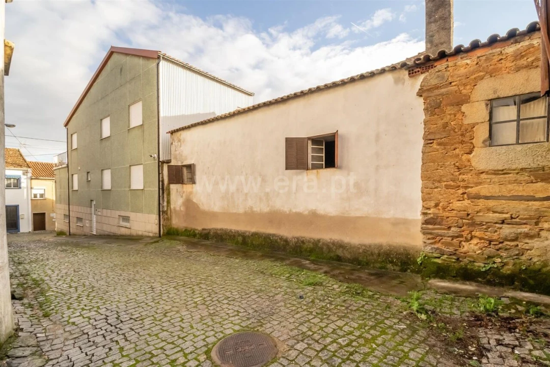 Moradia T2 para Venda em Peso e Vales do Rio Foto 14