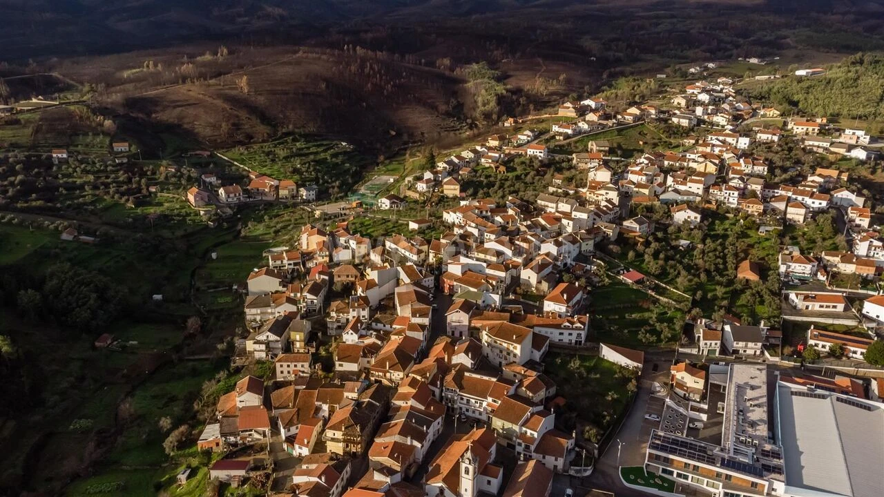 Moradia T2 para Venda em Peso e Vales do Rio Foto 16