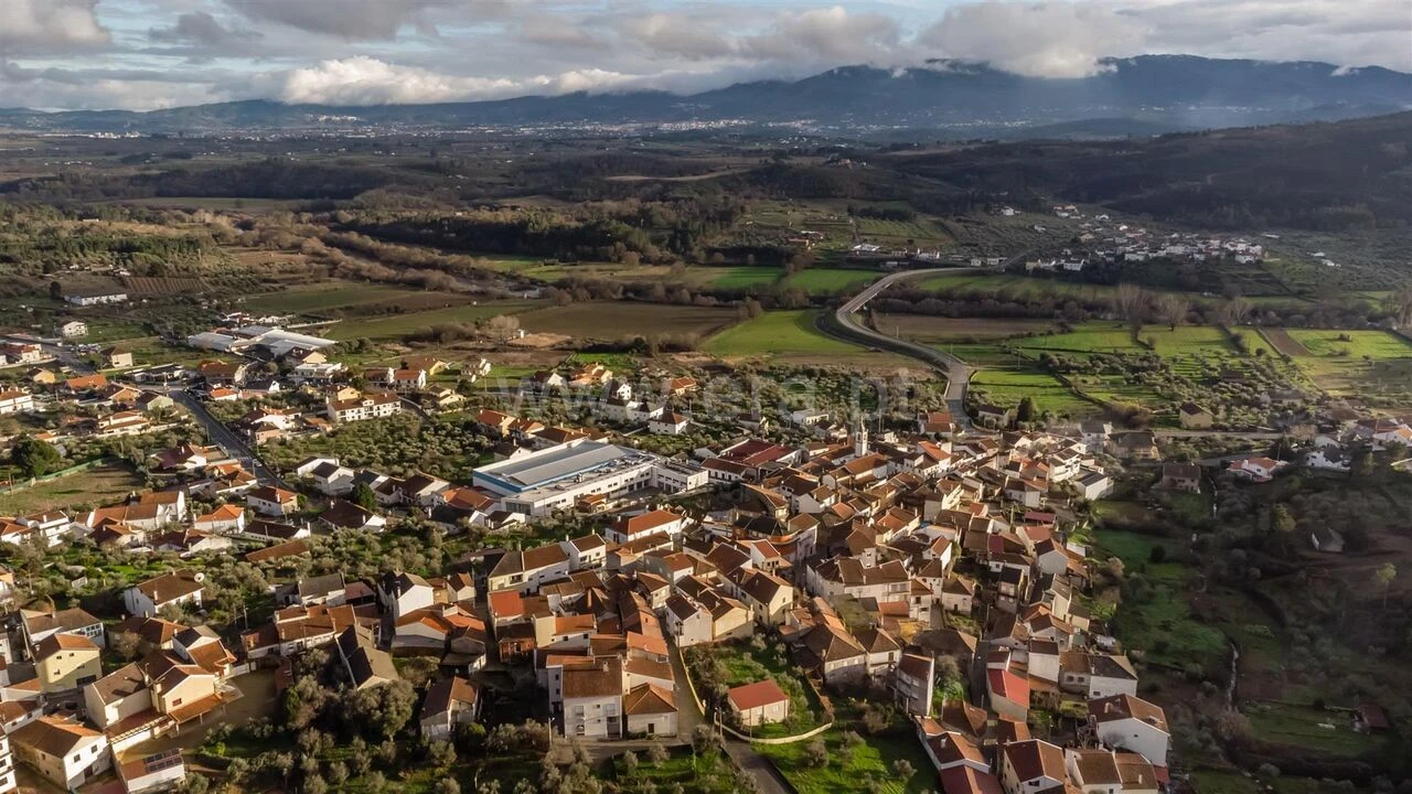 Moradia T2 para Venda em Peso e Vales do Rio Foto 20