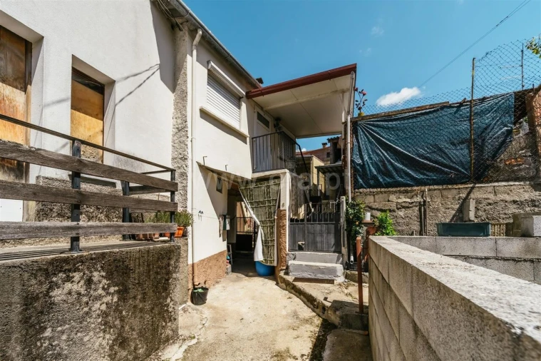 Moradia T3 para Venda em Casegas e Ourondo Foto 2