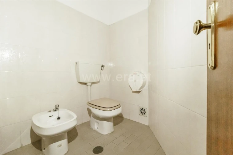 Loja para Venda em Covilhã e Canhoso Foto 10