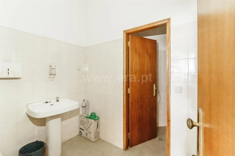 Loja para Venda em Covilhã e Canhoso Foto 11