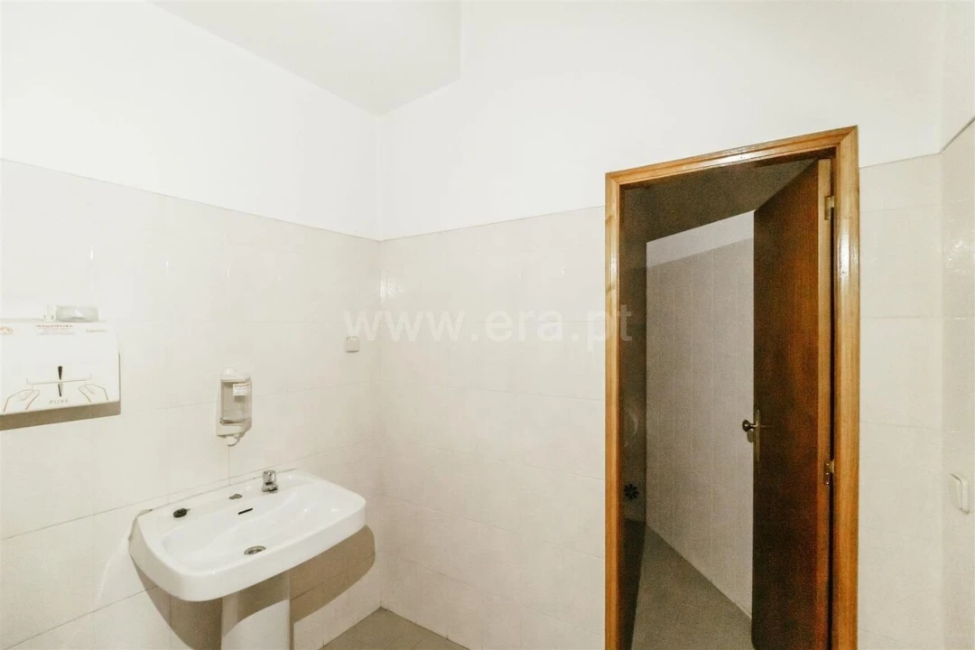 Loja para Venda em Covilhã e Canhoso Foto 9