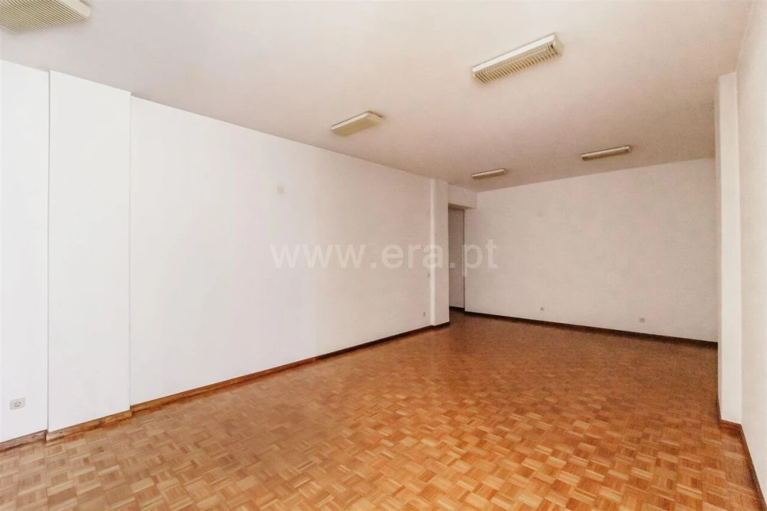 Loja para Venda em Covilhã e Canhoso Foto 7