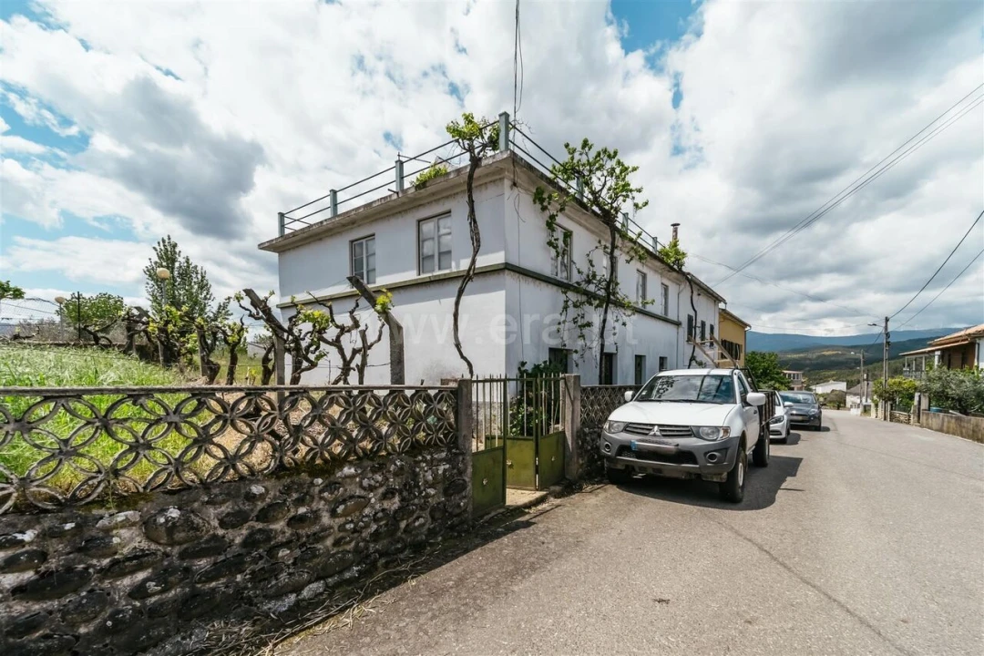 Moradia T4 para Venda em Casegas e Ourondo Foto 1