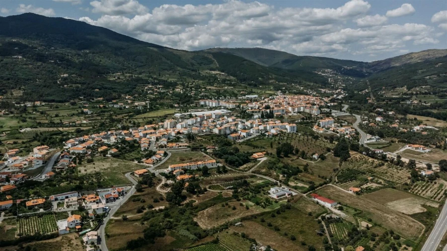 Terreno para Venda em Teixoso e Sarzedo Foto 10
