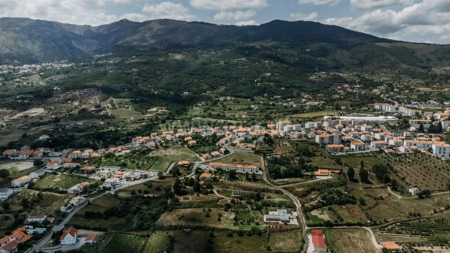 Terreno para Venda em Teixoso e Sarzedo Foto 9