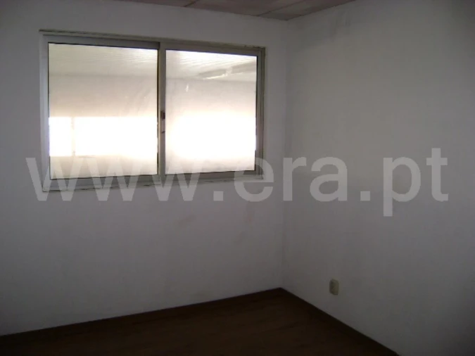 Armazém para Venda em Covilhã e Canhoso Foto 5