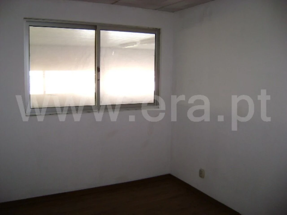 Armazém para Venda em Covilhã e Canhoso Foto 5