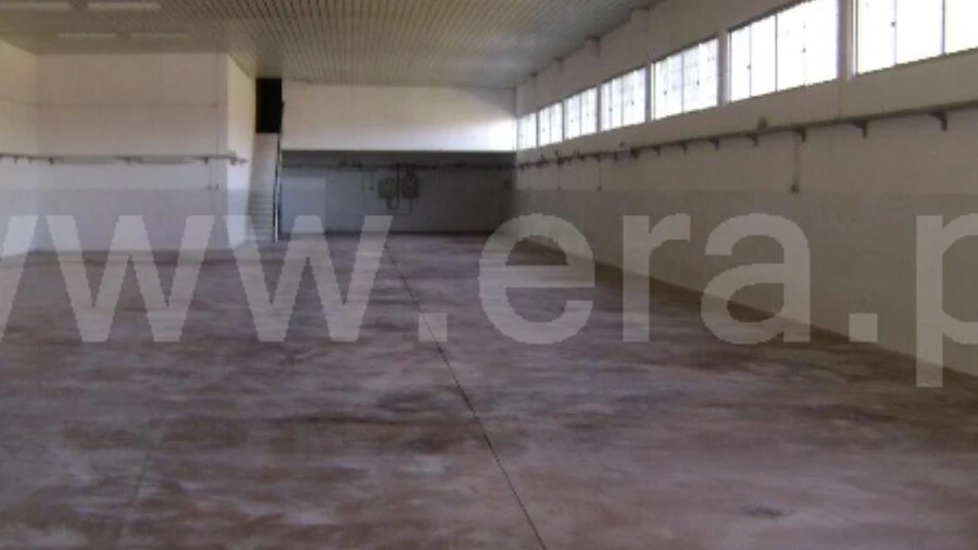 Armazém para Venda em Covilhã e Canhoso
