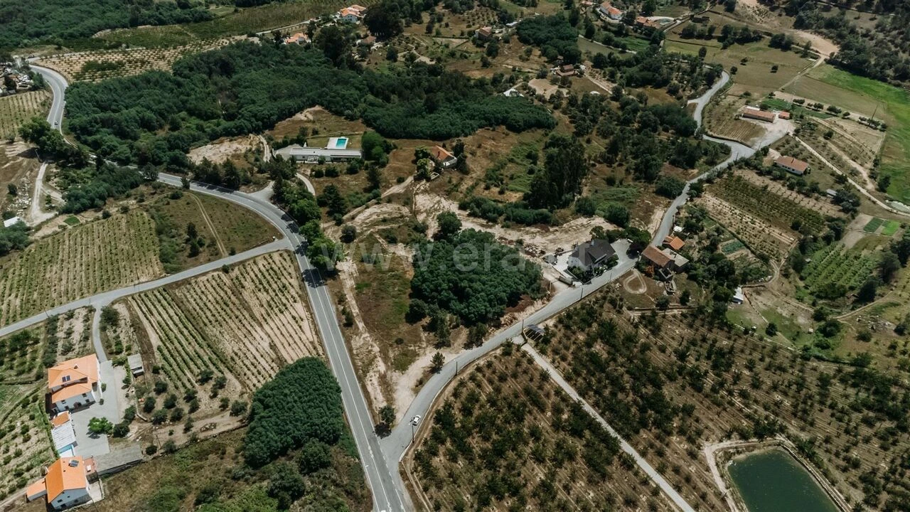 Terreno para Venda em Teixoso e Sarzedo Foto 3