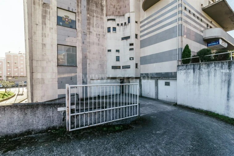 Garagem para Venda em Covilhã e Canhoso Foto 2