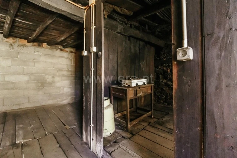 Moradia T2 para Venda em Casegas e Ourondo Foto 8