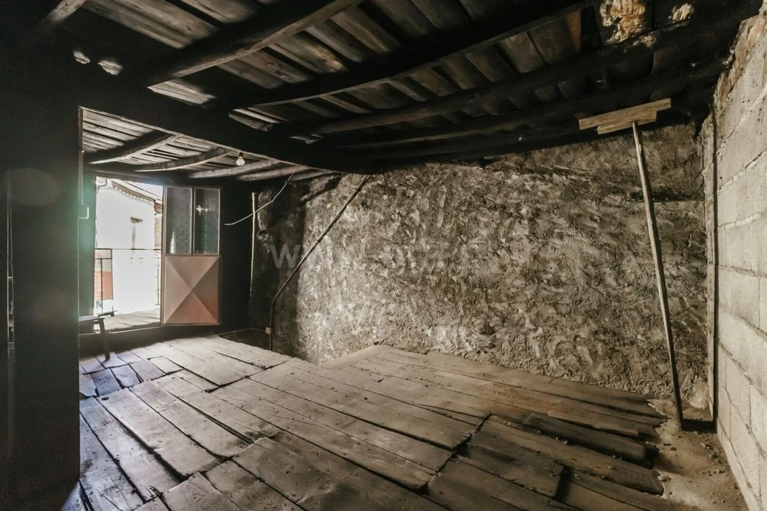 Moradia T2 para Venda em Casegas e Ourondo Foto 9