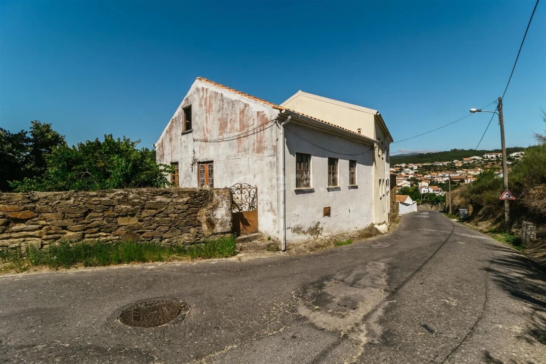 Moradia T1 para Venda em Casegas e Ourondo Foto 1