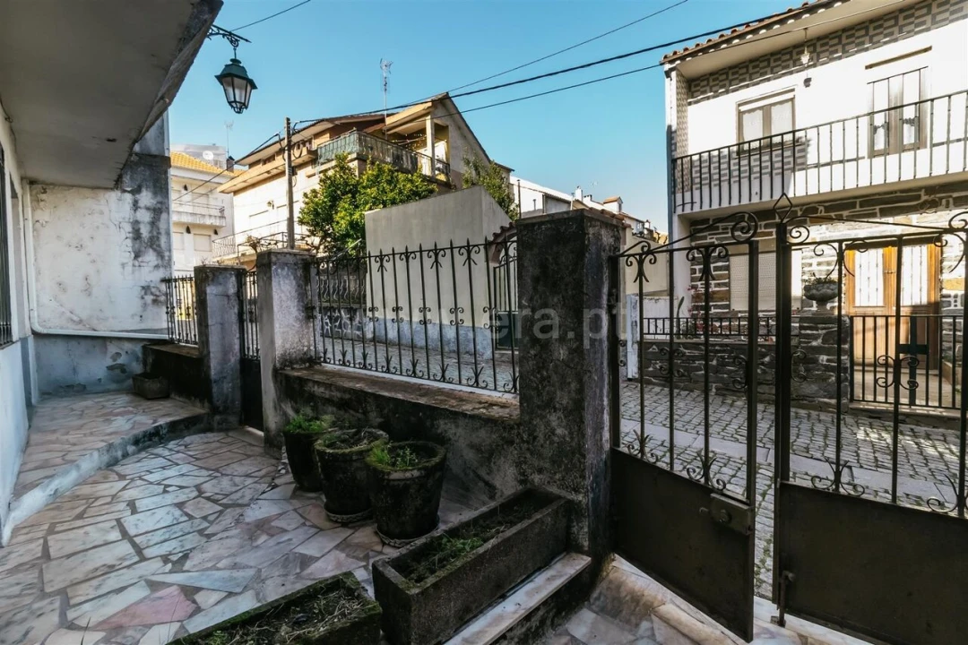 Moradia T5 para Venda em Casegas e Ourondo Foto 5