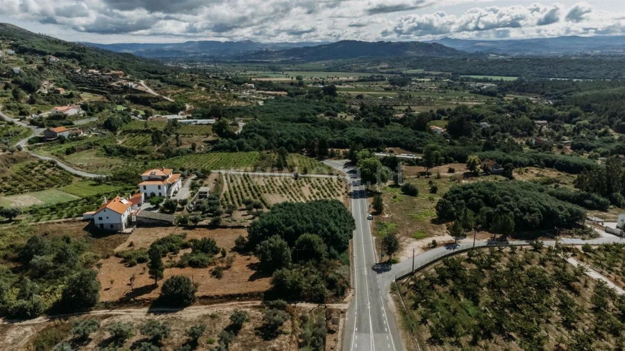 Terreno para Venda em Teixoso e Sarzedo Foto 2