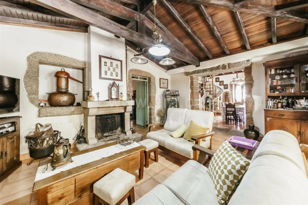 Moradia T7 para Venda em Teixoso e Sarzedo Foto 11