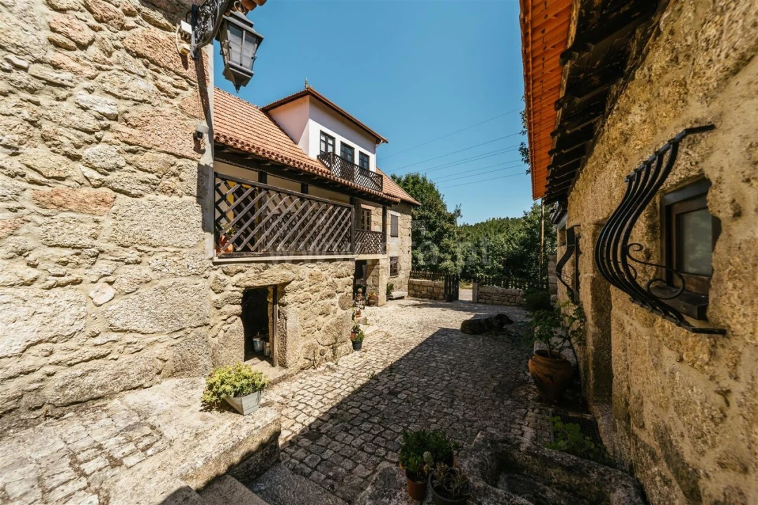 Moradia T7 para Venda em Teixoso e Sarzedo Foto 16