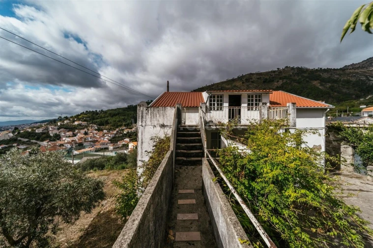 Moradia T6 para Venda em Cantar-Galo e Vila do Carvalho Foto 10