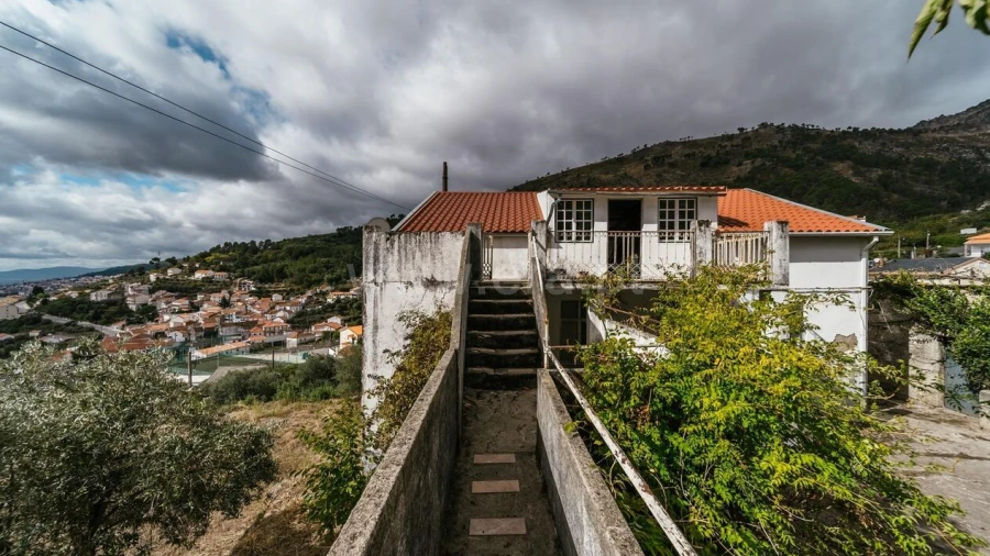 Moradia T6 para Venda em Cantar-Galo e Vila do Carvalho