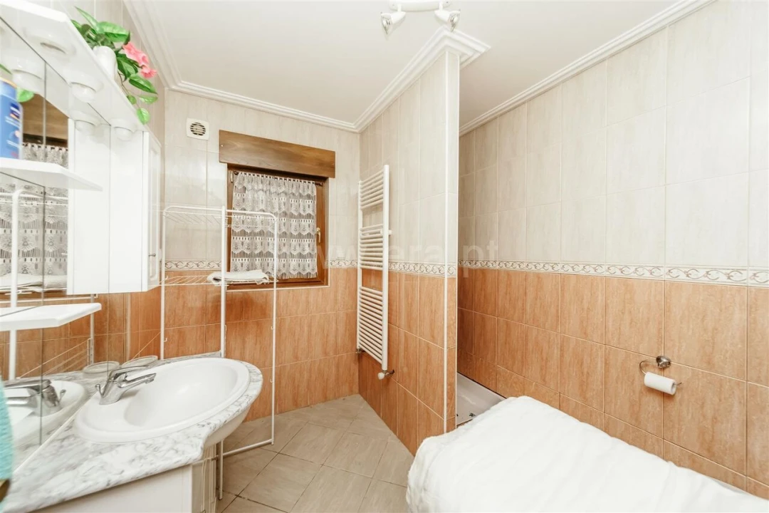 Moradia T4 para Venda em Casegas e Ourondo Foto 9