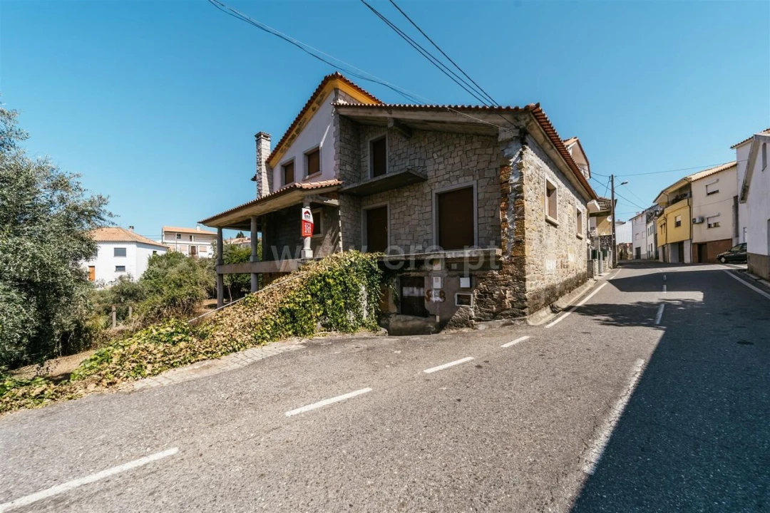 Moradia T4 para Venda em Casegas e Ourondo Foto 1