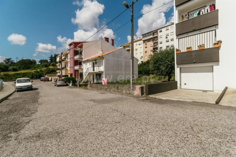 Terreno para Venda em Teixoso e Sarzedo Foto 2