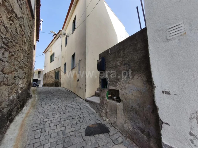 Moradia T2 para Venda em Fundão, Valverde, Donas, A. Joanes, A. Nova Cabo