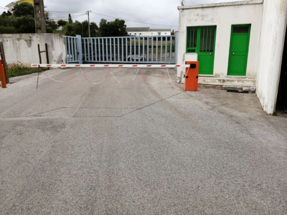 Armazém para Arrendamento em Santo Antão e São Julião do Tojal Foto 3