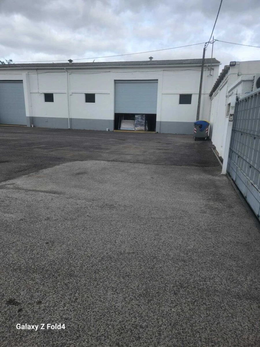 Armazém para Arrendamento em Santo Antão e São Julião do Tojal