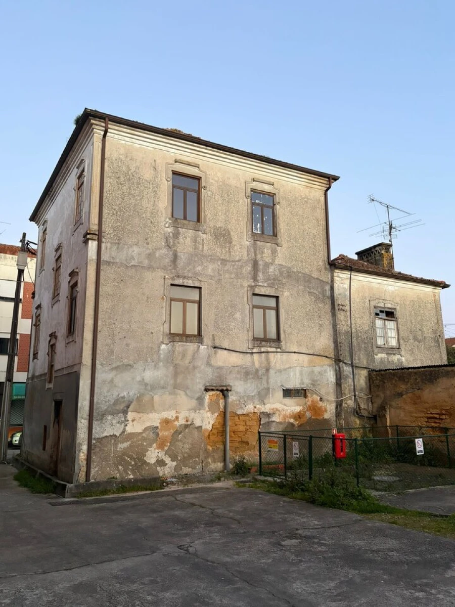 Moradia T7 para Venda em Barrô e Aguada de Baixo Foto 3