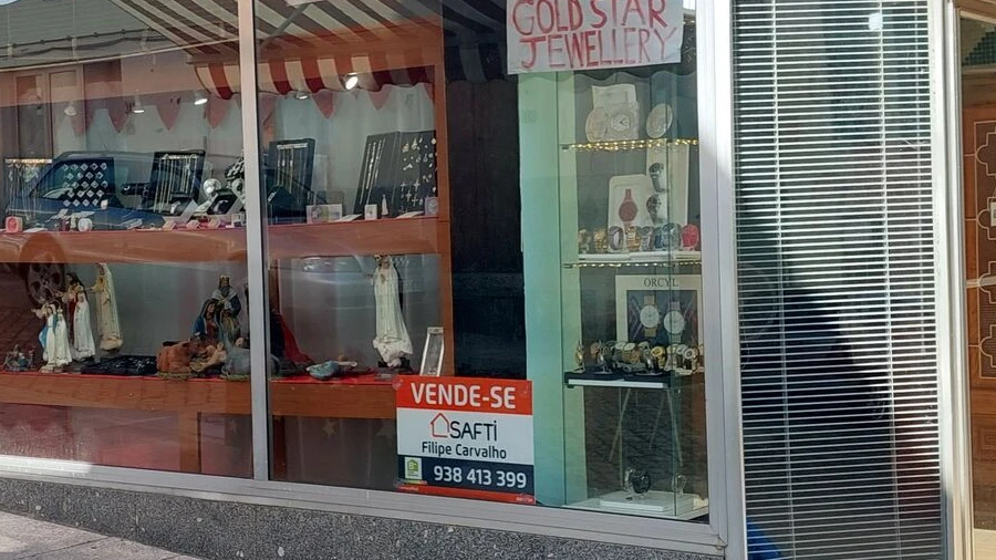 Loja para Venda em Vila e Roussas