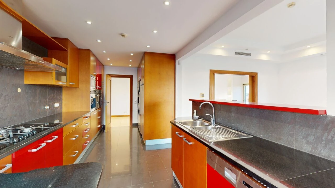 Apartamento T3 para Venda em Estômbar e Parchal Foto 30