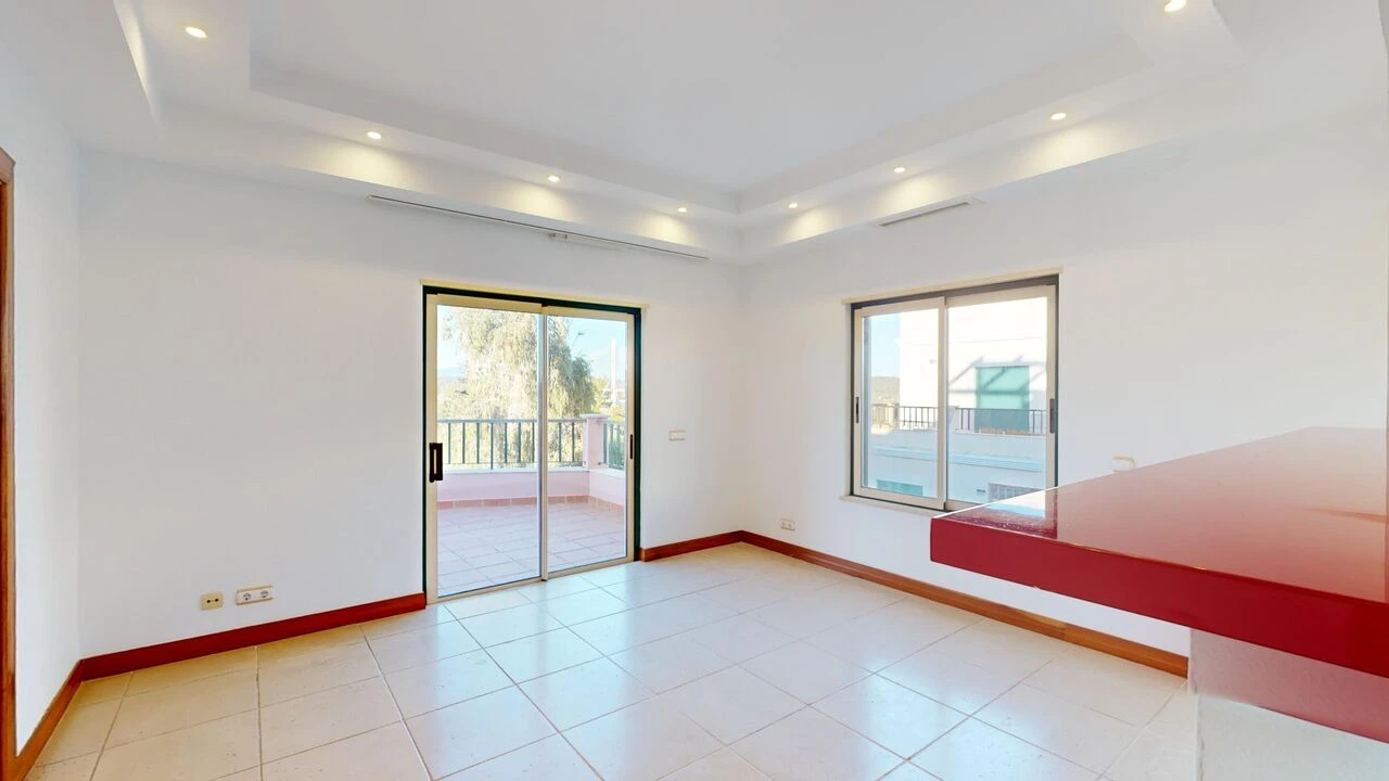 Apartamento T3 para Venda em Estômbar e Parchal Foto 31