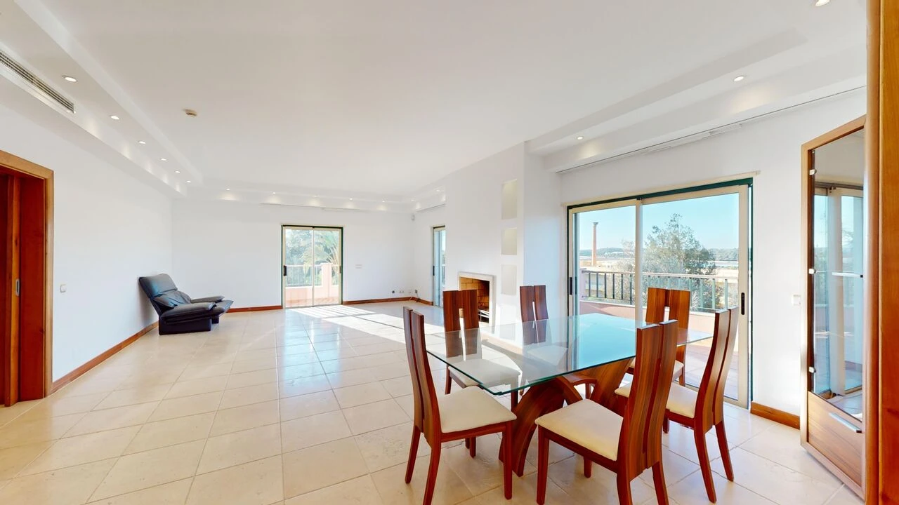 Apartamento T3 para Venda em Estômbar e Parchal Foto 33