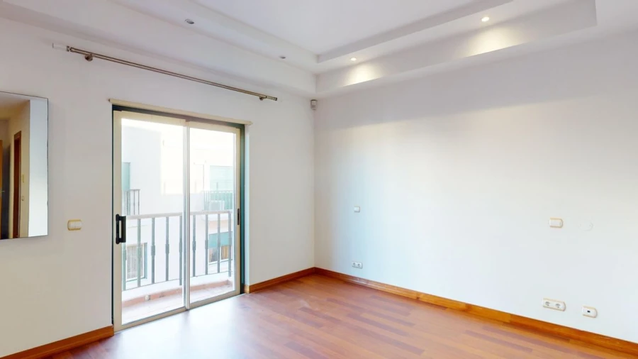 Apartamento T3 para Venda em Estômbar e Parchal Foto 16