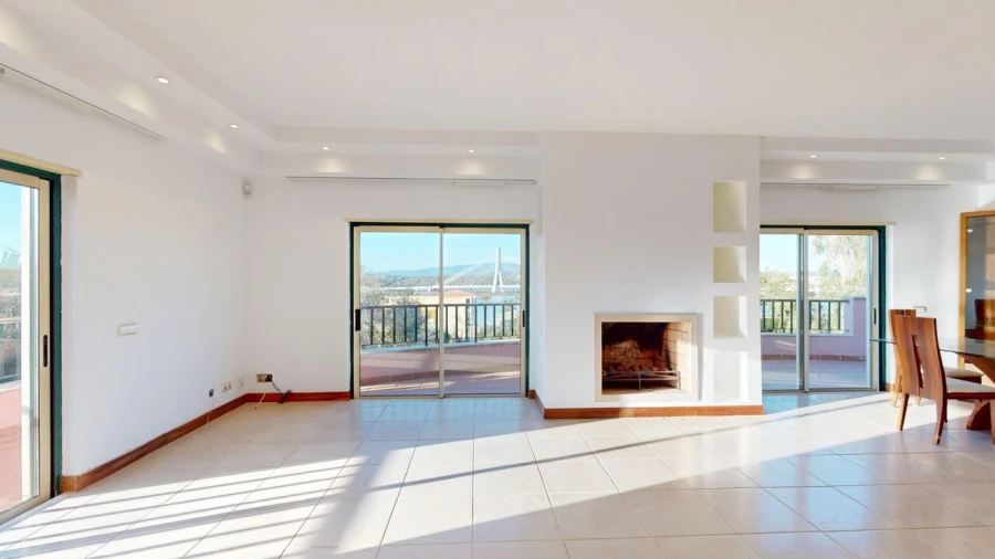 Apartamento T3 para Venda em Estômbar e Parchal Foto 36