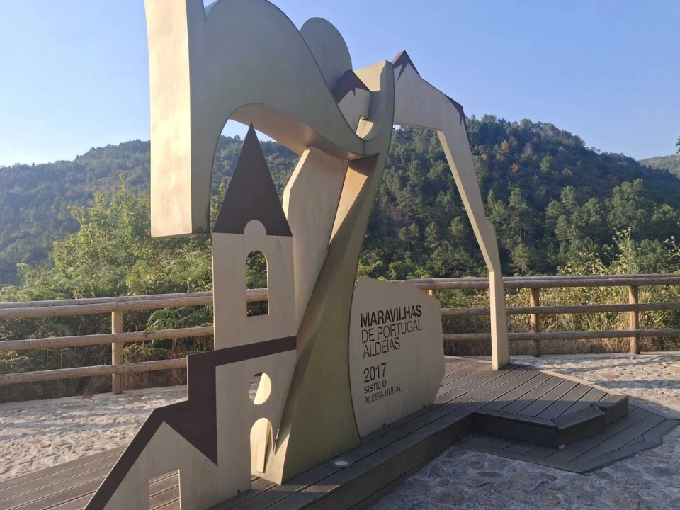 Moradia T3 para Venda em Alvora e Loureda Foto 2