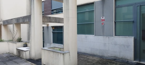 Loja para Venda em Santo António dos Cavaleiros e Frielas