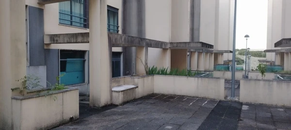 Loja para Venda em Santo António dos Cavaleiros e Frielas