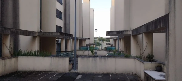 Loja para Venda em Santo António dos Cavaleiros e Frielas