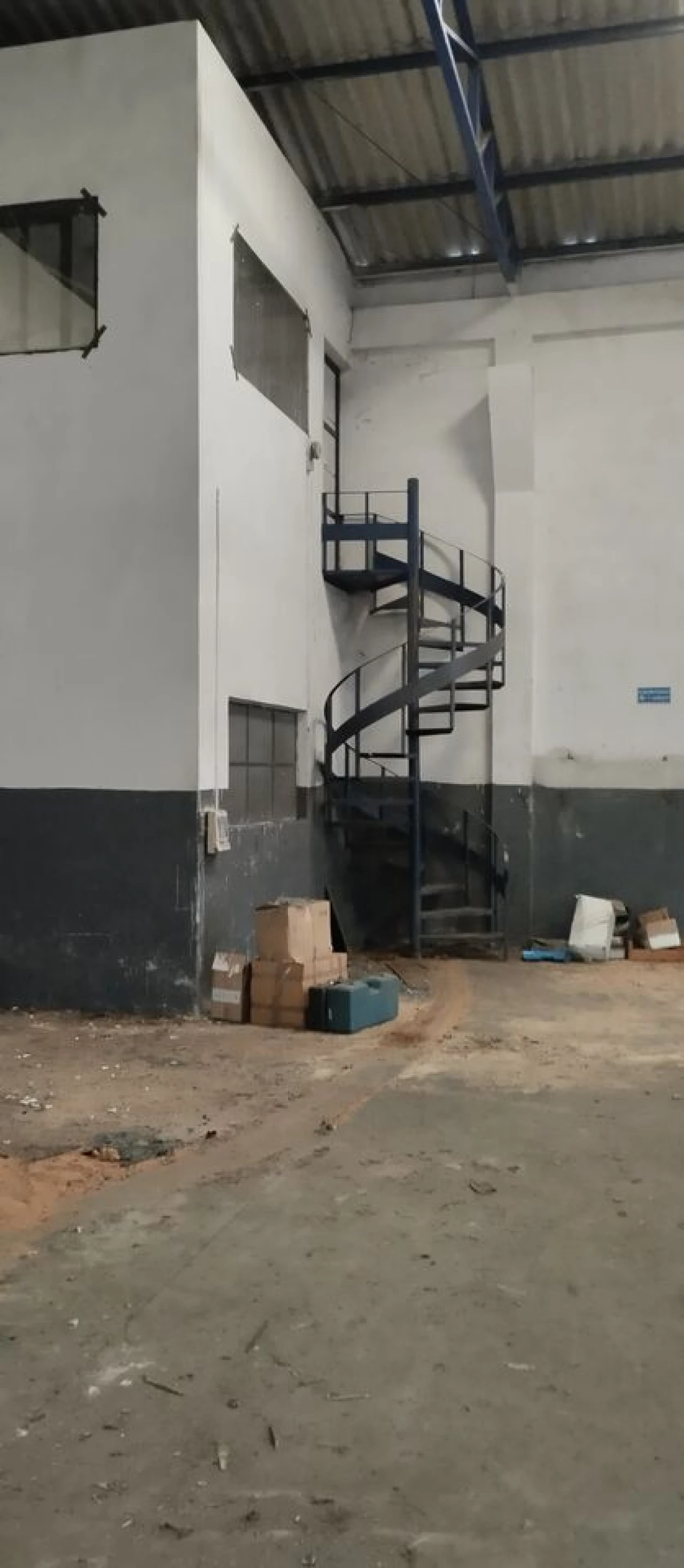 Armazém para Venda em Malhou, Louriceira e Espinheiro Foto 14