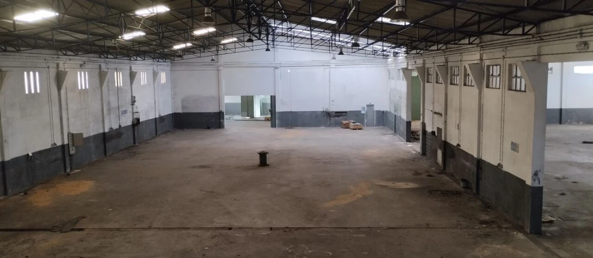 Armazém para Venda em Malhou, Louriceira e Espinheiro Foto 2