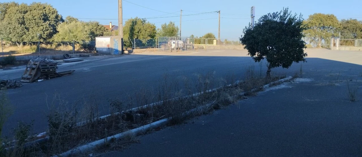 Armazém para Venda em Malhou, Louriceira e Espinheiro Foto 18